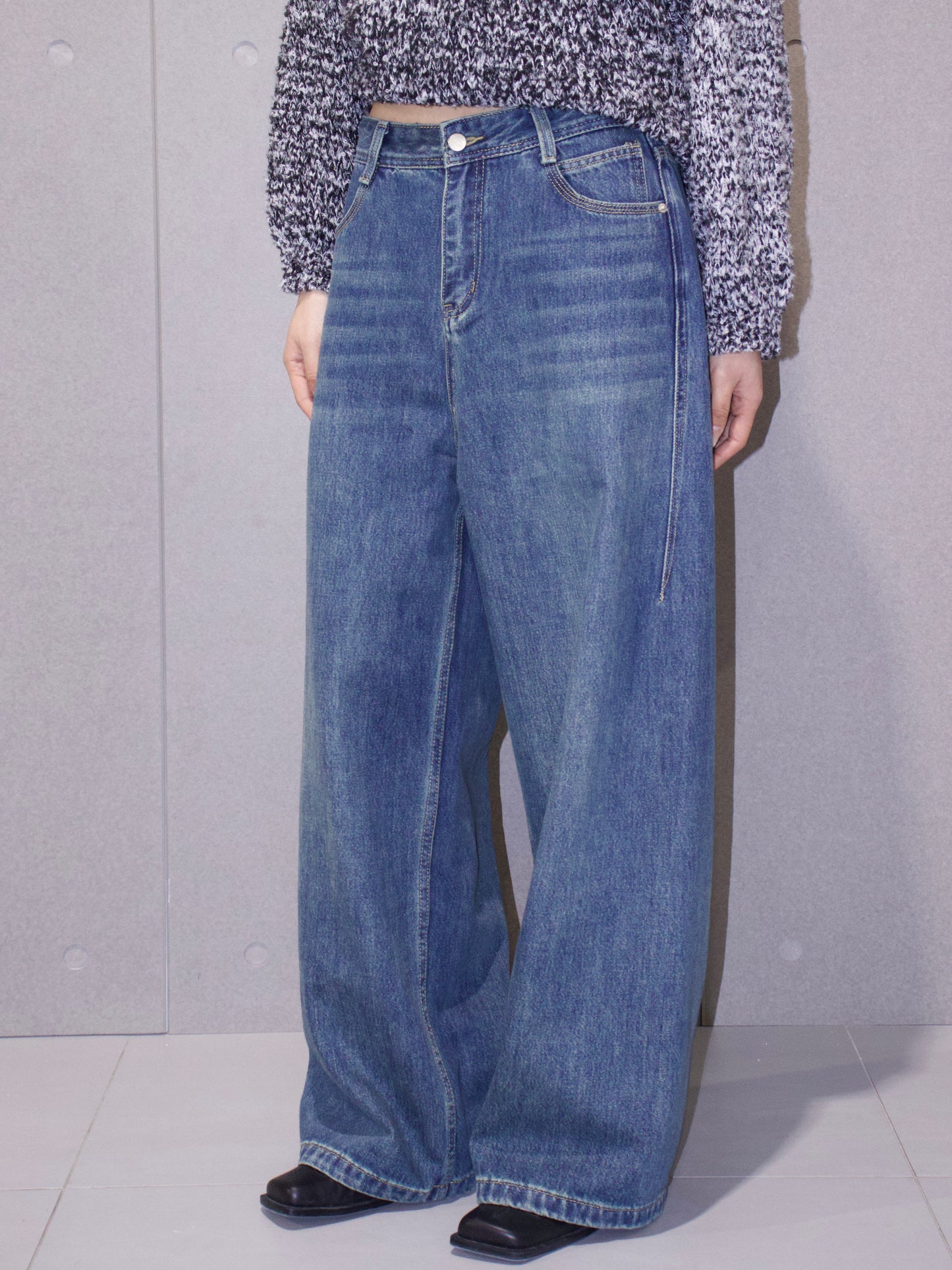 Mid-Rise Wide Jean