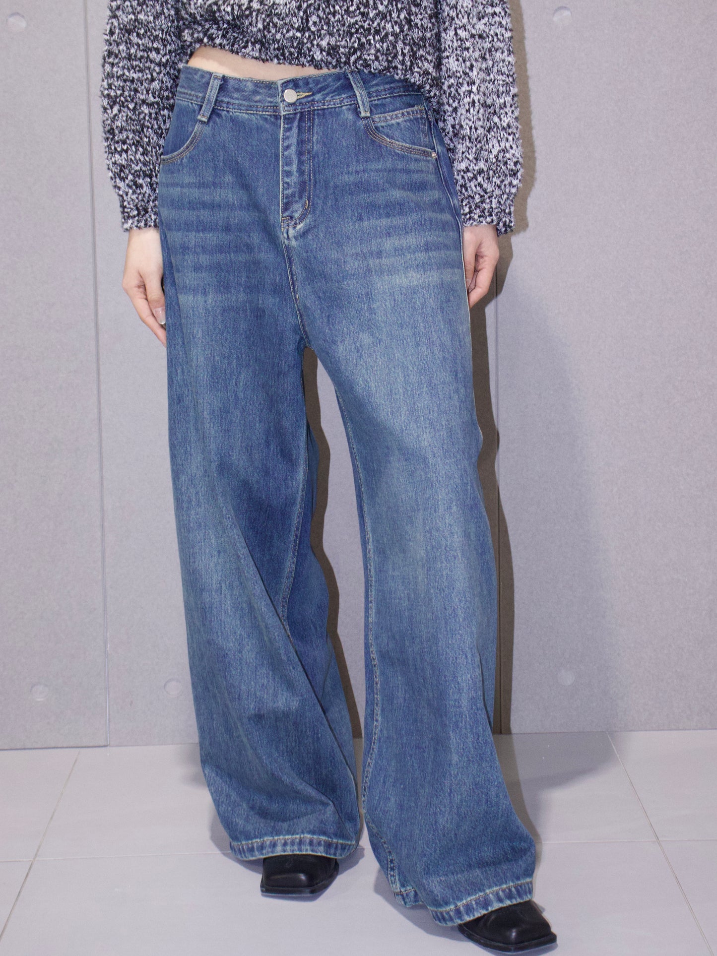 Mid-Rise Wide Jean