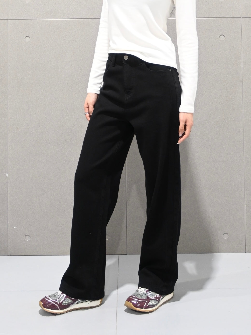 Straight-Leg Jeans in Black